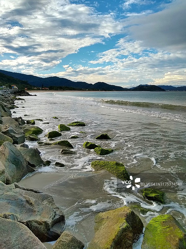 巴西圣卡塔琳娜州弗洛里亚诺波利斯美丽的阿尔玛考海滩图片素材