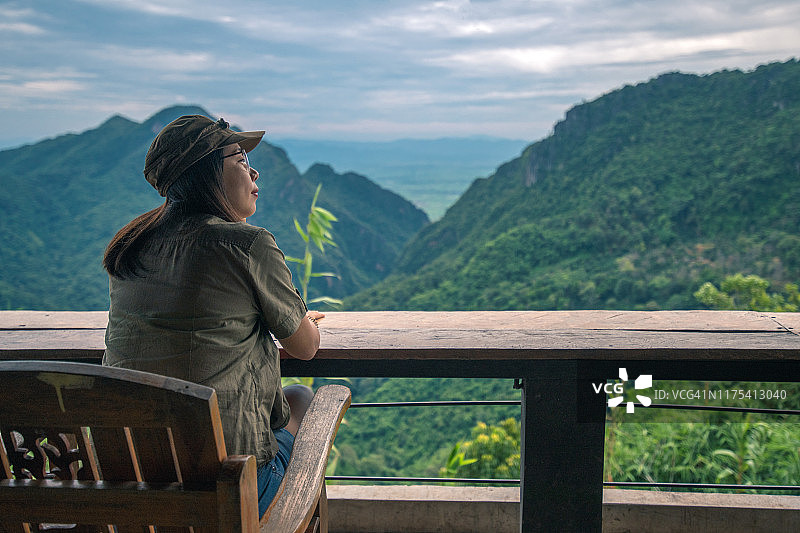 亚洲女子前往清莱旅行图片素材