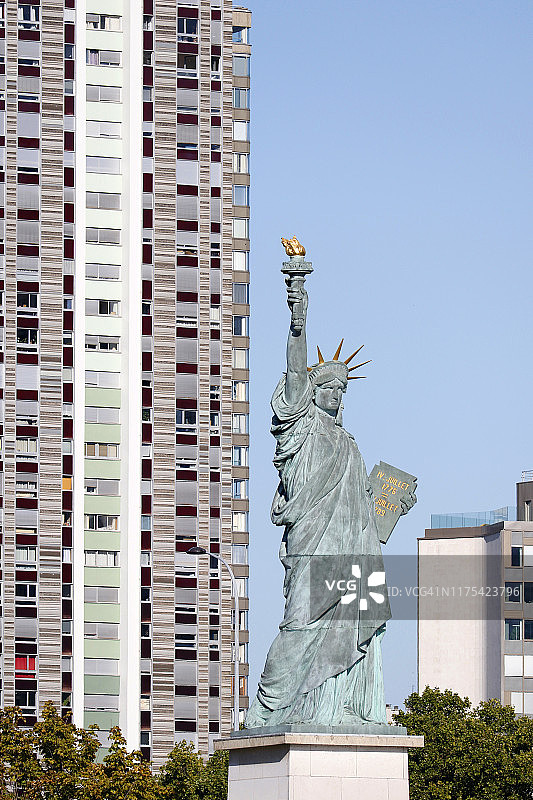 法国巴黎的自由女神像图片素材