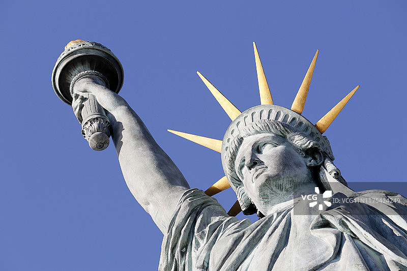 法国巴黎的自由女神像图片素材