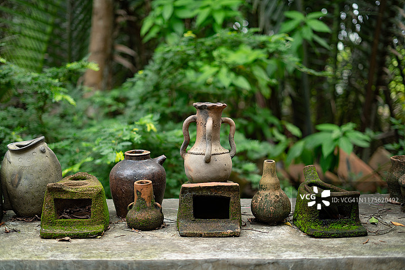 红色陶罐图片素材