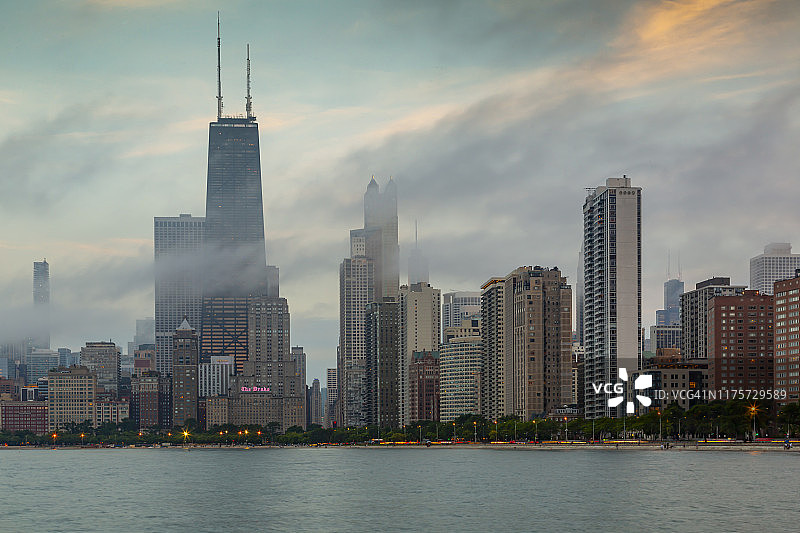 从北海滩观芝加哥天际线 (黄昏), 美国伊利诺伊州芝加哥市中心图片素材