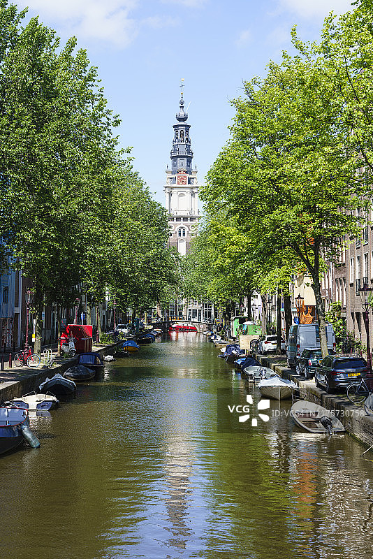 荷兰阿姆斯特丹祖德教堂与运河风光图片素材