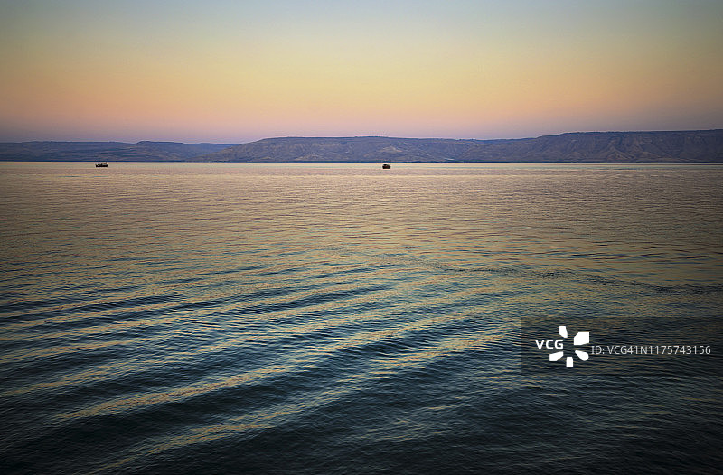 加利利海的海浪图片素材