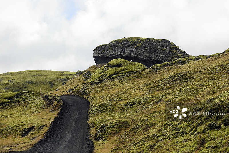 冰岛南部埃尔德峡的警示与土路图片素材