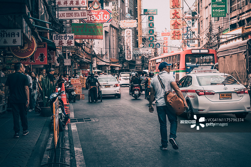 泰国曼谷耀华力路游客漫步美景图片素材