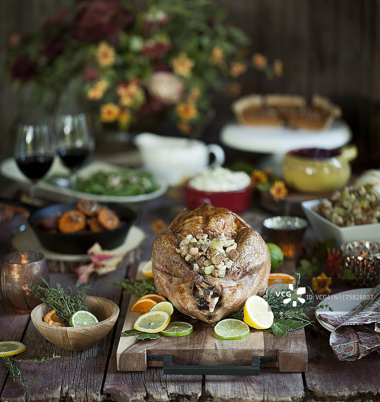 感恩节火鸡晚餐图片素材