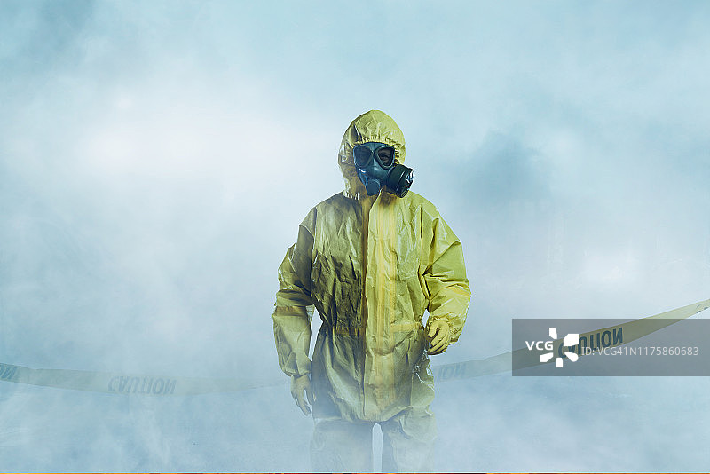 身穿防护服的工人图片素材