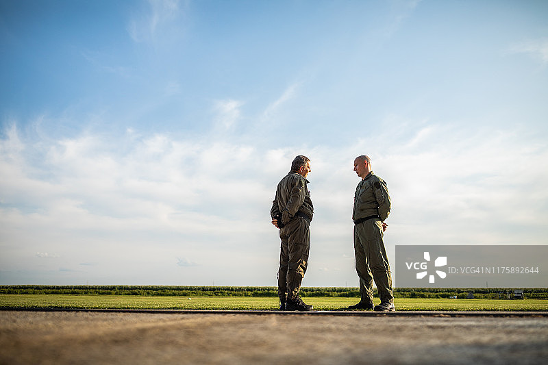 两人有宏伟的计划图片素材