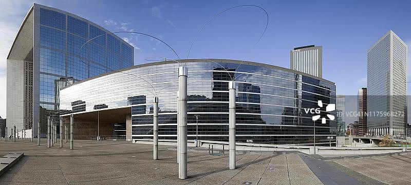 法国拉德芳斯新凯旋门与现代办公大楼图片素材