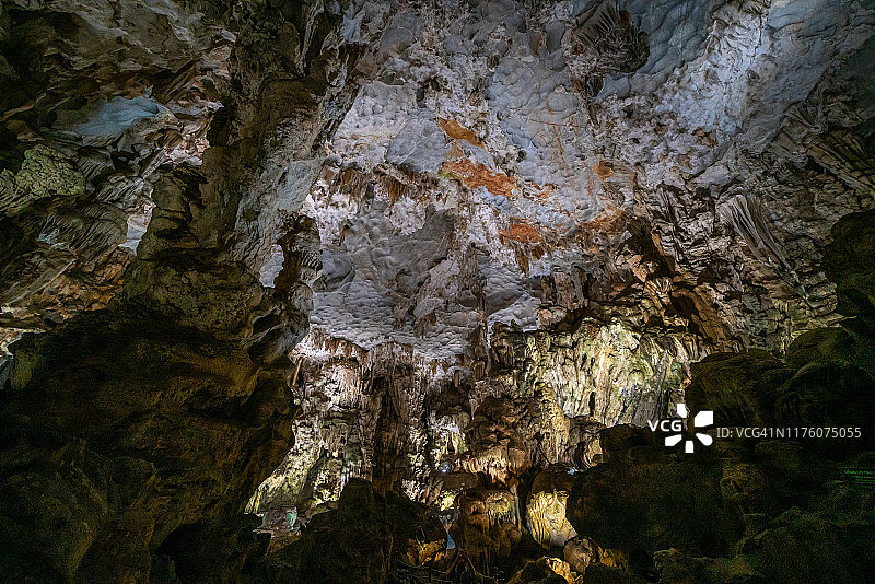 天宫洞中美丽的石流和钟乳石图片素材