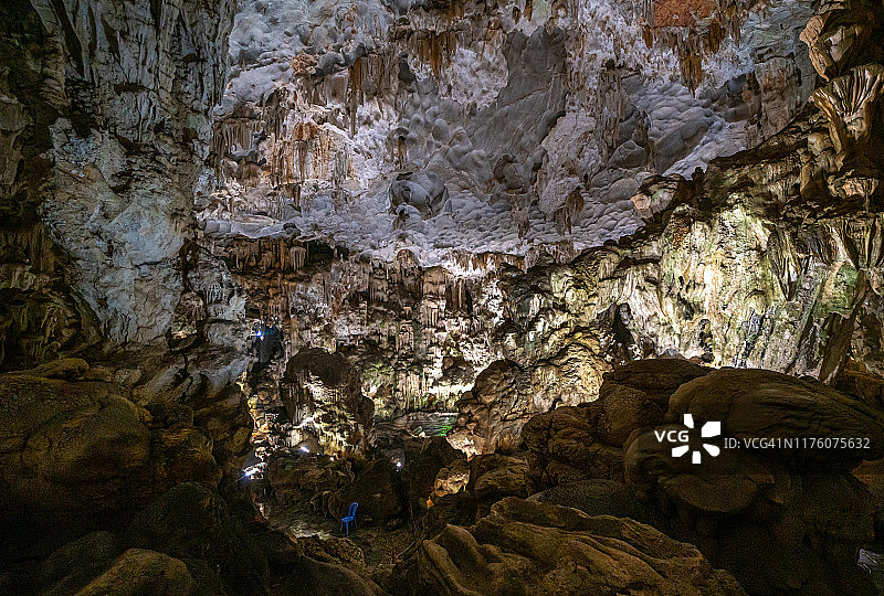 天宫洞中美丽的石流和钟乳石图片素材