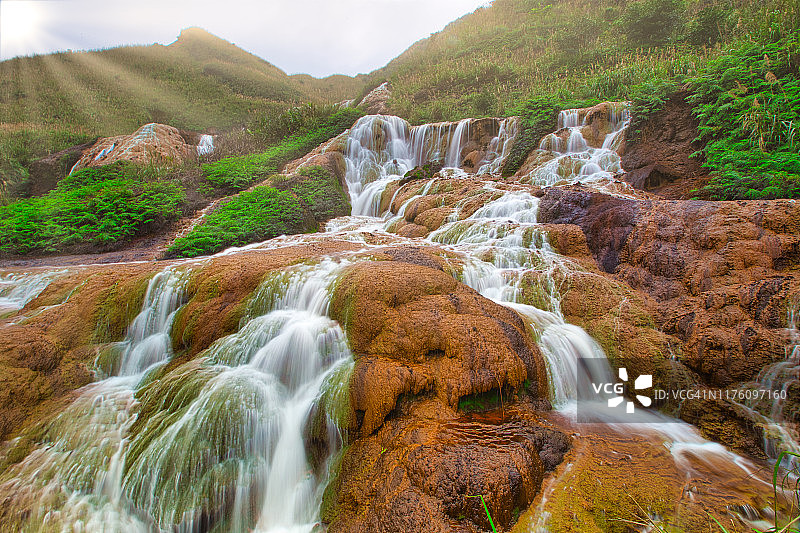 中国台湾九份的黄金瀑布图片素材