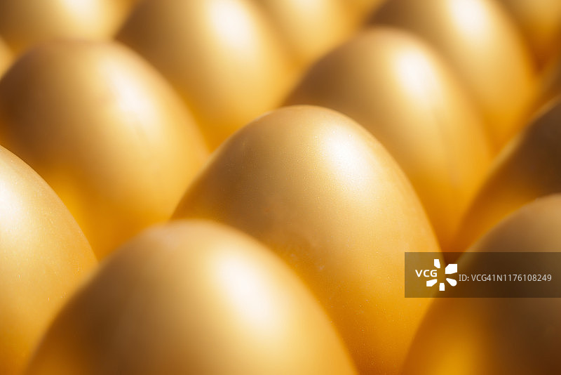 金色鸡蛋图片素材