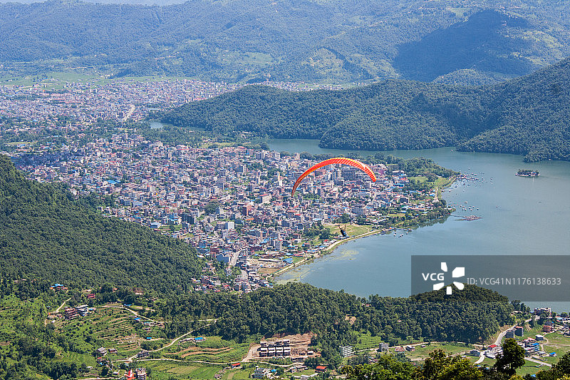 尼泊尔博卡拉滑翔伞图片素材