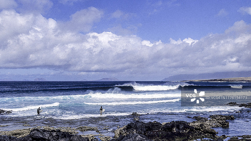 西班牙兰萨罗特岛的海洋波浪图片素材