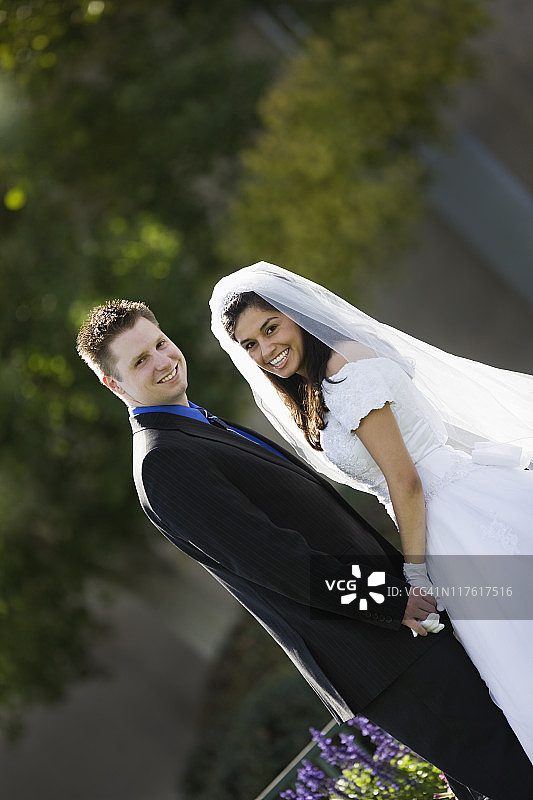 幸福的新娘和新郎图片素材