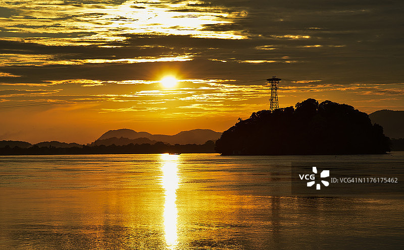 布拉马普特拉河日落图片素材