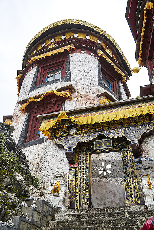 亚丁冲古寺外观，四川图片素材