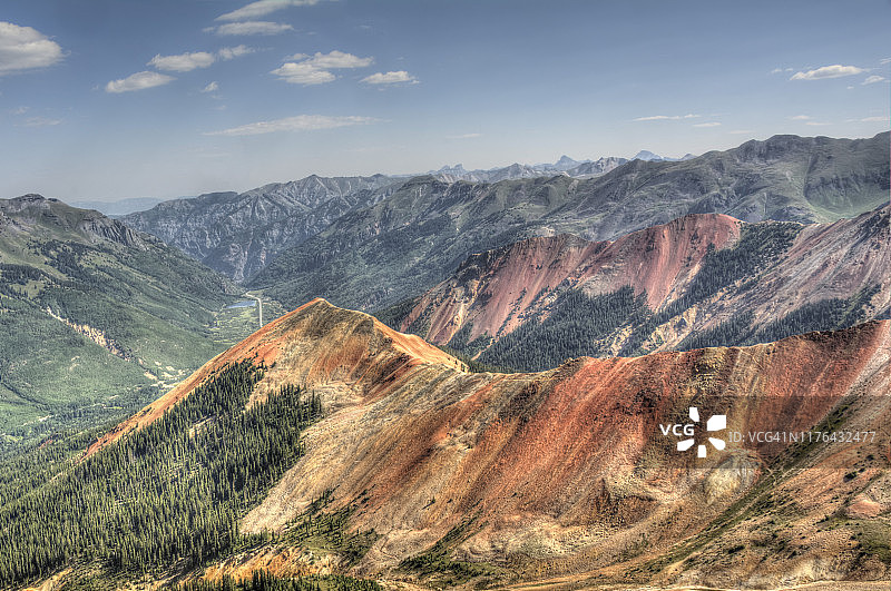 红山与山脉图片素材