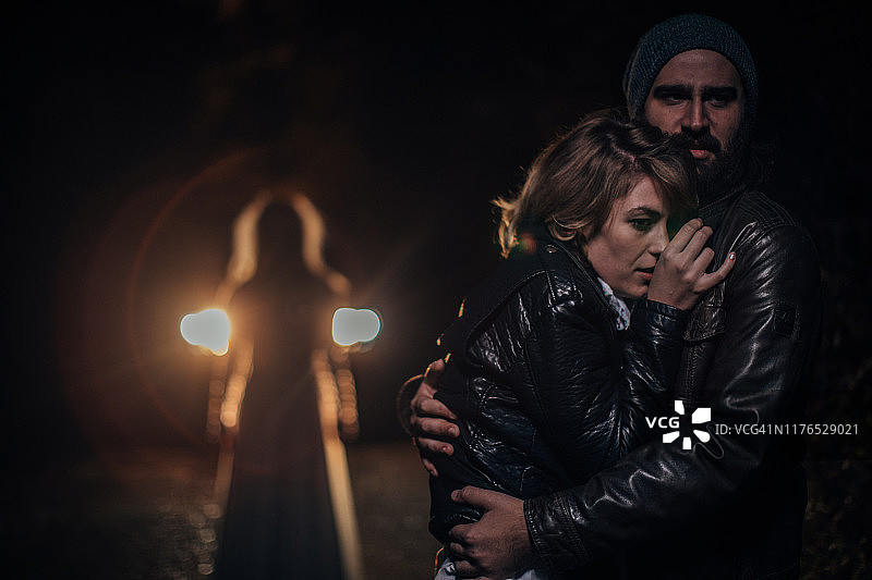 万圣节之夜的可怕情侣图片素材