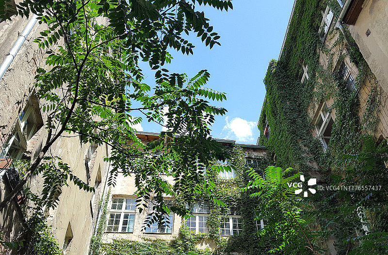 德国东柏林老房子的庭院图片素材