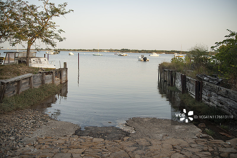 法国阿基坦阿卡雄湾的涨潮图片素材