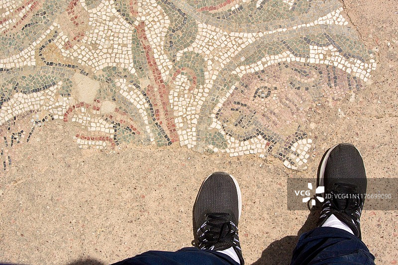 卡萨莱罗马别墅老虎马赛克附近的脚图片素材