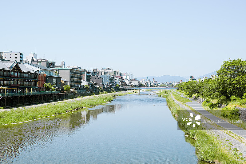 京都鸭川的初夏景色图片素材