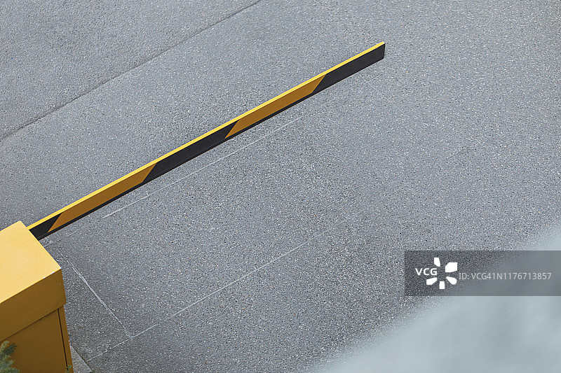 停车场停车障碍物的俯视角度照片图片素材