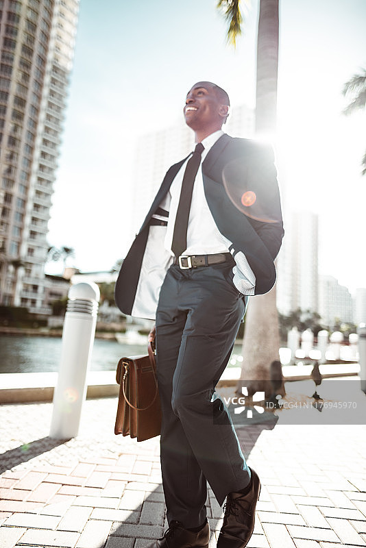 在迈阿密打电话的商人图片素材