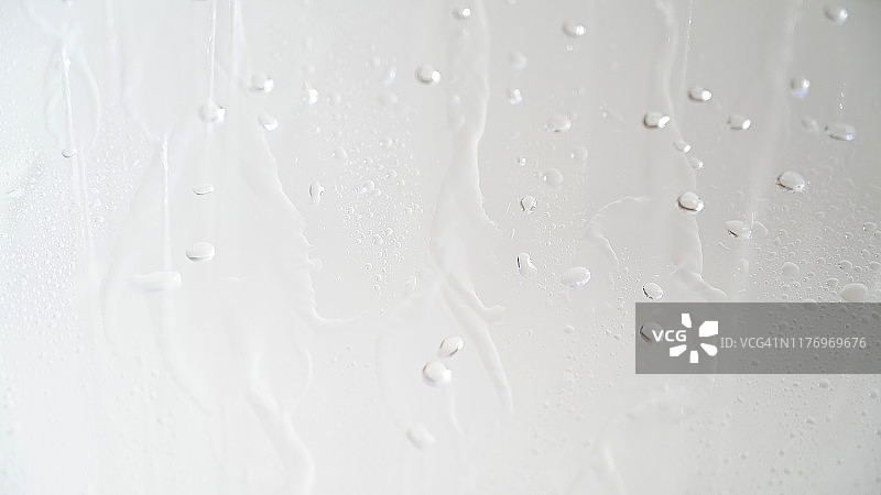玻璃上的水滴图片素材
