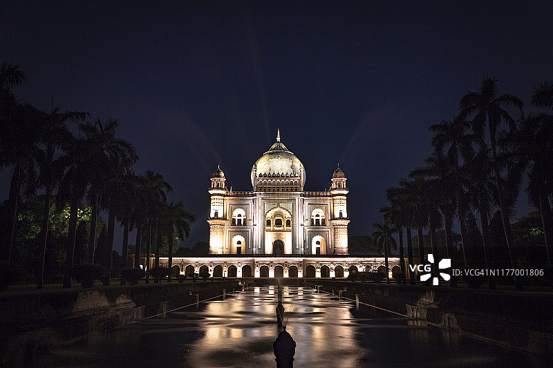 新德里萨夫达君墓的LED照明图片素材