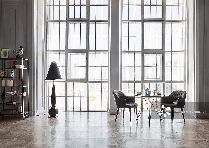 经典风格的阁楼单间公寓图片素材