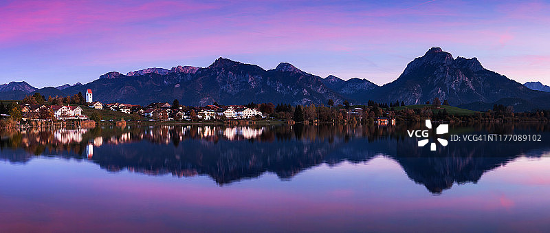 霍普芬湖与“霍普芬See”的日落景色（阿尔高/巴伐利亚/德国）图片素材