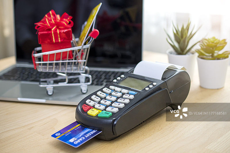 信用卡支付：移动支付在线产品和服务图片素材