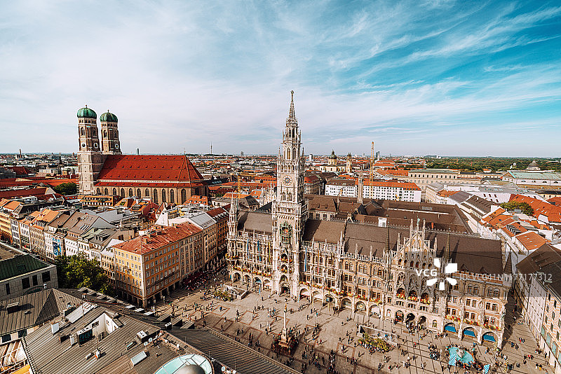 慕尼黑玛丽恩广场和圣母主教座堂全景图片素材