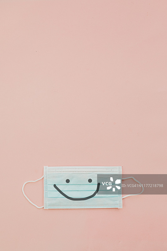 粉色笑脸医用口罩图片素材
