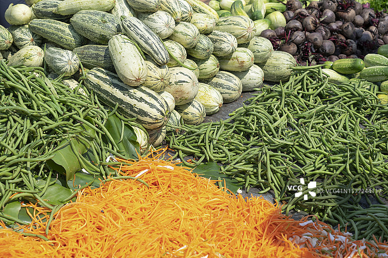 非洲马达加斯加多芬堡托拉纳罗市场蔬菜展示图片素材