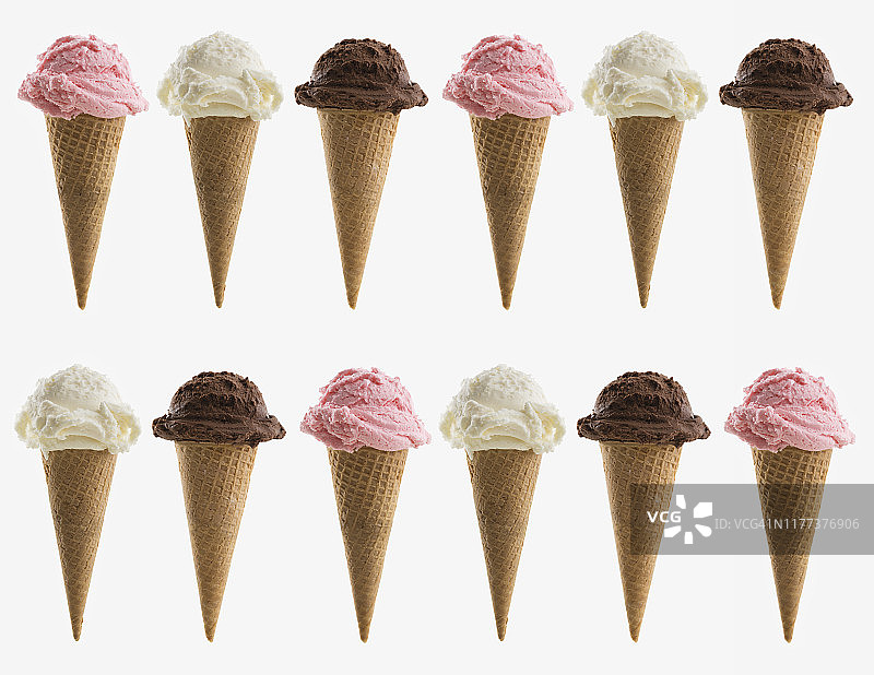 白色背景上的冰淇淋甜筒图片素材