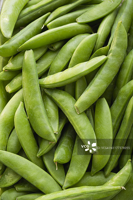 俯视视角：绿色豌豆荚图片素材