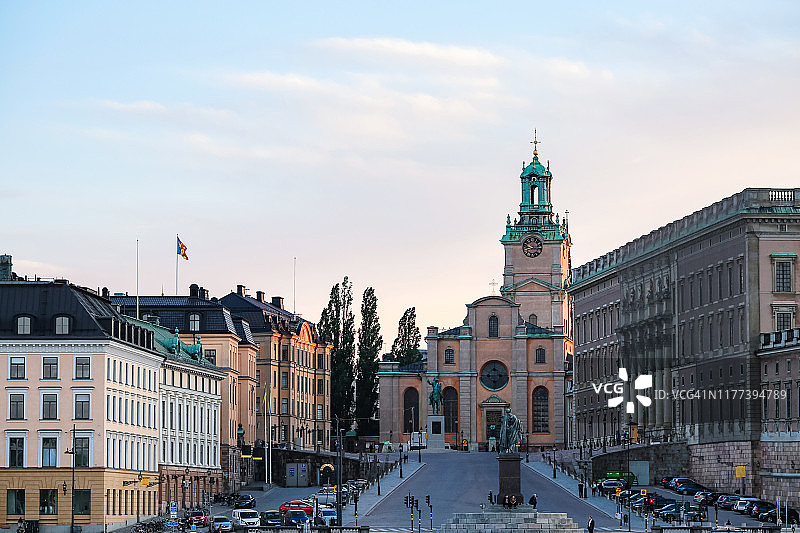 斯德哥尔摩大教堂（Storkyrkan）：斯德哥尔摩老城Gamla Stan的黄昏图片素材