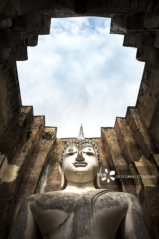 素可泰府西春寺的佛像图片素材