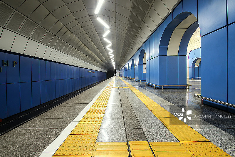 哈萨克斯坦阿拉木图拜科努尔地铁站图片素材