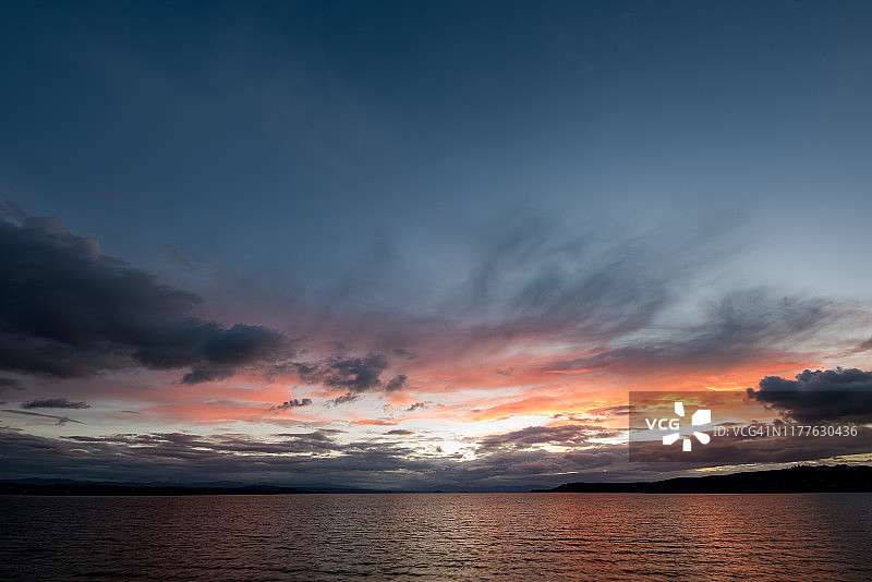 陶波湖日落图片素材