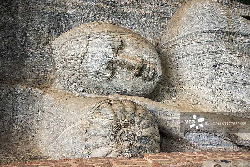 斯里兰卡波隆纳鲁沃伽尔寺冥想佛像特写图片素材