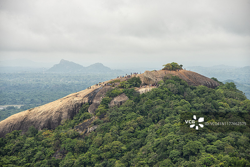 斯里兰卡中央省的皮杜兰加拉岩石景观图片素材