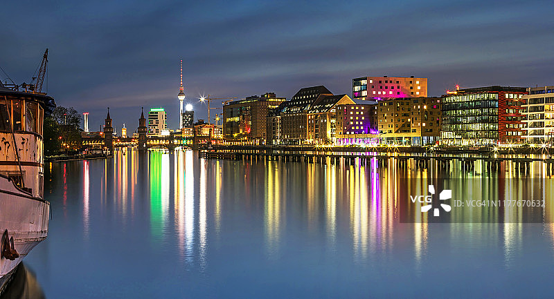 德国柏林上树桥和电视塔图片素材