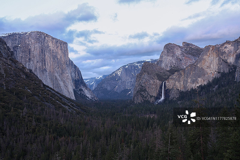 优胜美地国家公园-隧道观景点图片素材