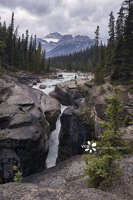 玛斯塔亚河与峡谷，班夫国家公园图片素材